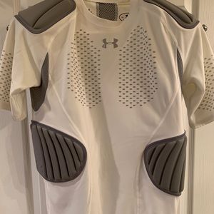 Men’s XL UA compression shirt w/integrated pads